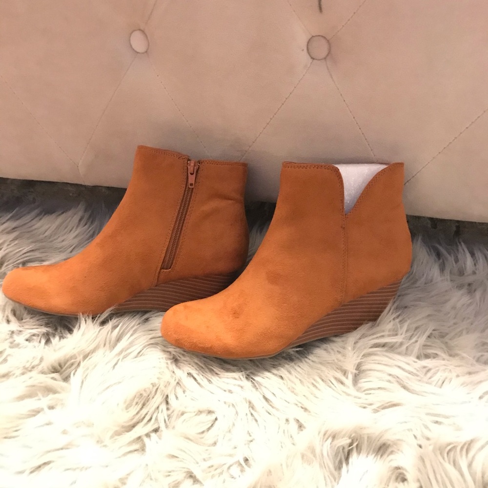 Chestnut color ankle boots